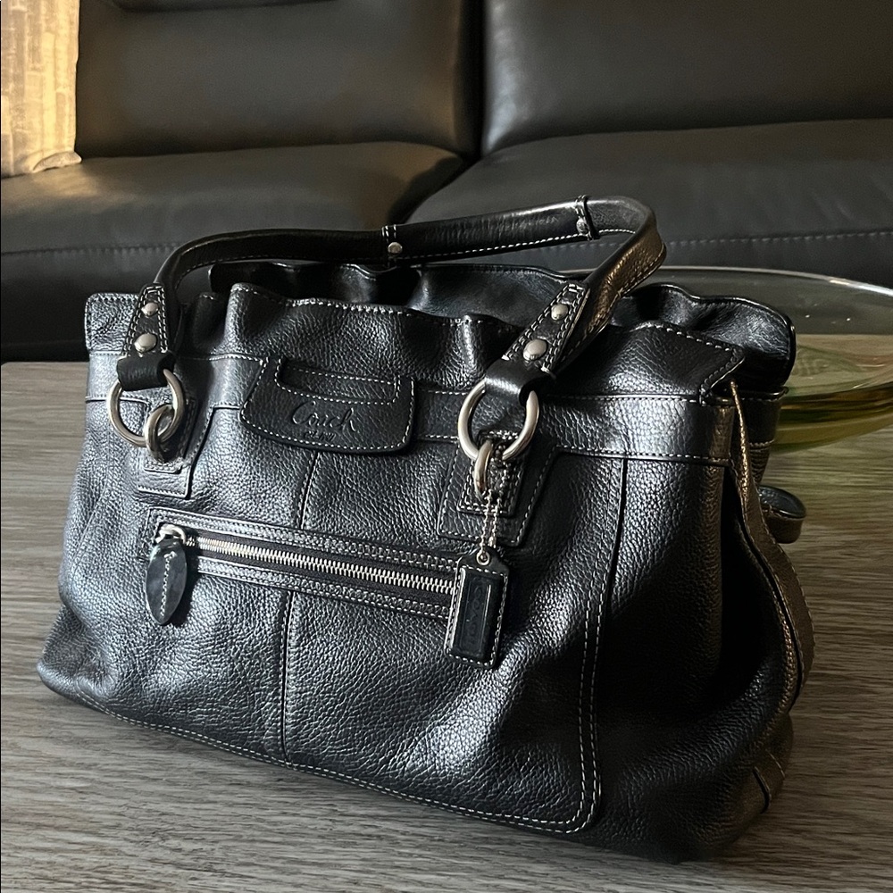 Coach Black Pebbled Leather Shoulder Bag — Vintage Y2K in Great Condition